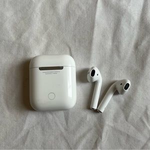 Apple Airpods (Second Generation)